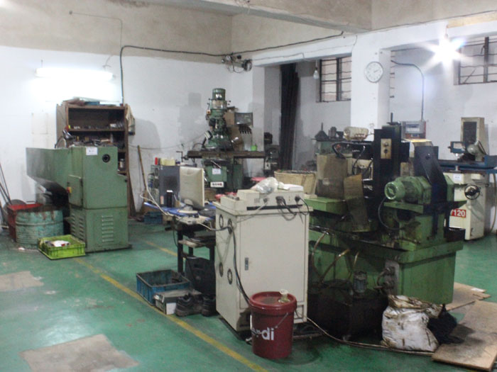 車、銑、磨、線切割模具加工車間